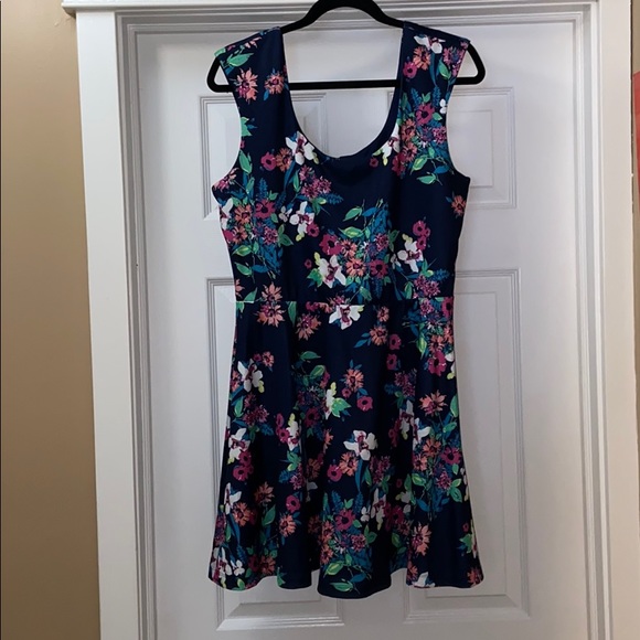 Candie’s - Floral Dress - XL - Picture 2 of 8
